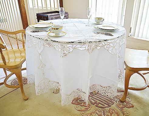 Battenburg Round tablecloth. 88" Round. Wtih 12 napkins. White - Click Image to Close